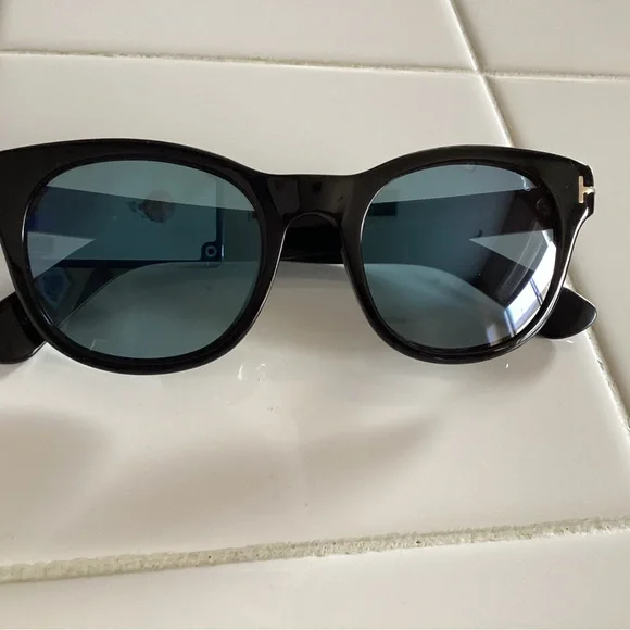Tom Ford FISHER TF531 01V Photochromatic Shiny Black Frame Blue Lenses Tom Ford FISHER TF531 01V Photochromatic Shiny Black Frame  main image 3